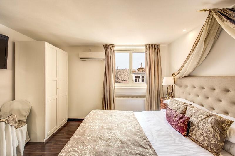 Pantheonview Luxury Suites - Oda