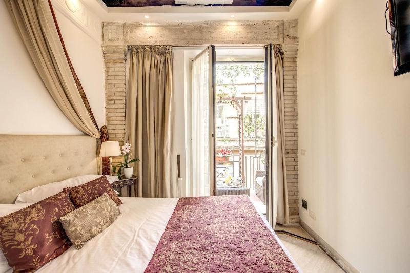 Pantheonview Luxury Suites - Oda