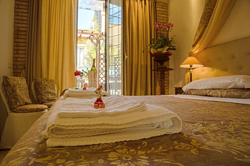 Pantheonview Luxury Suites - Oda
