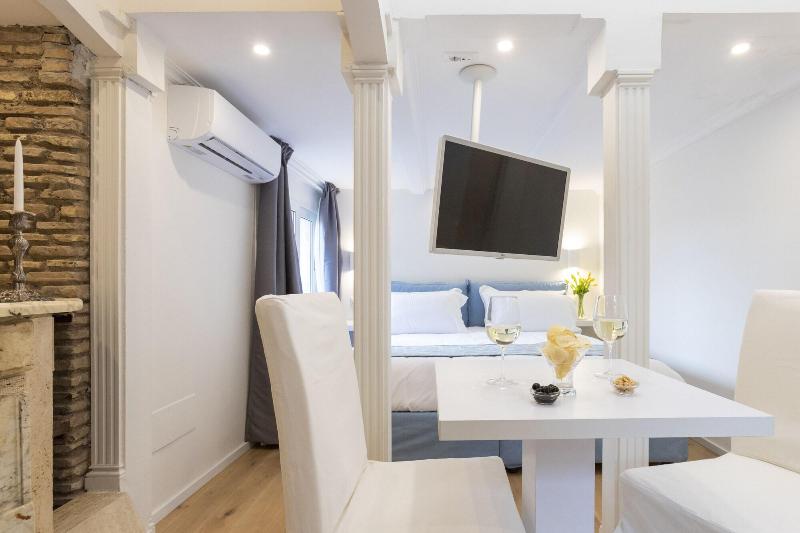 Pantheonview Luxury Suites - Oda