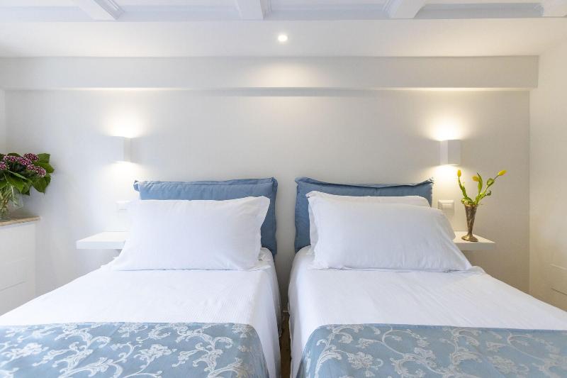 Pantheonview Luxury Suites - Oda