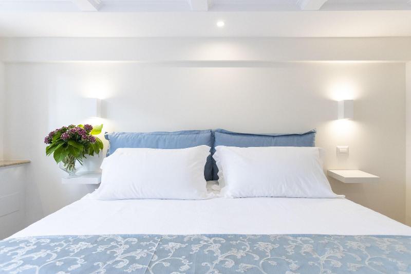 Pantheonview Luxury Suites - Oda