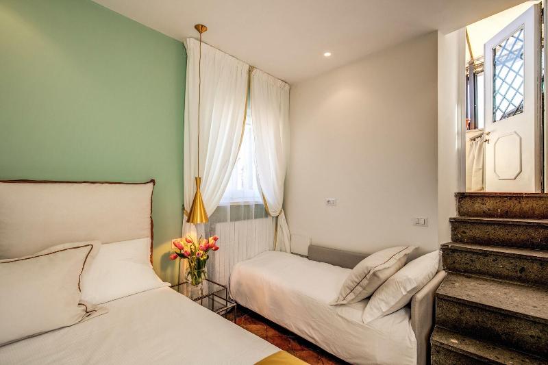 Pantheonview Luxury Suites - Oda