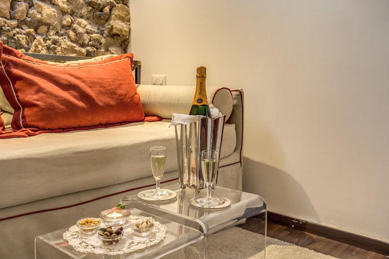 Pantheonview Luxury Suites - Oda