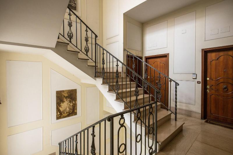 Pantheonview Luxury Suites - Oda