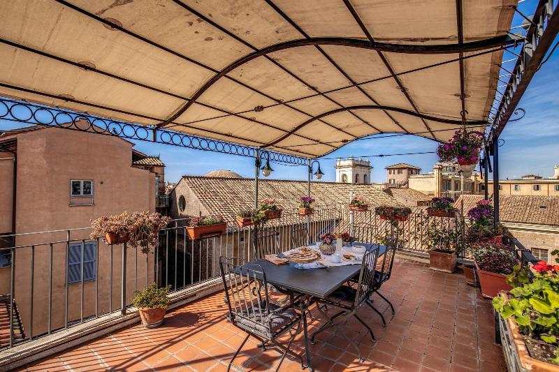Pantheonview Luxury Suites - Oda