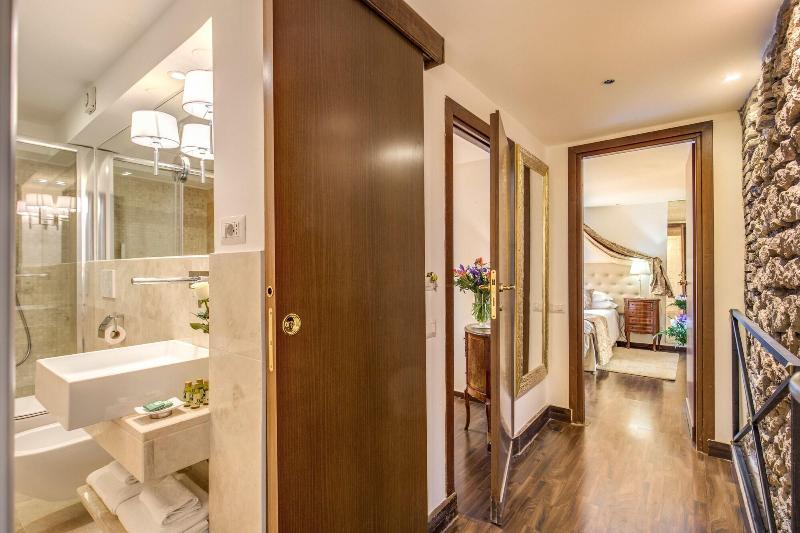 Pantheonview Luxury Suites - Oda
