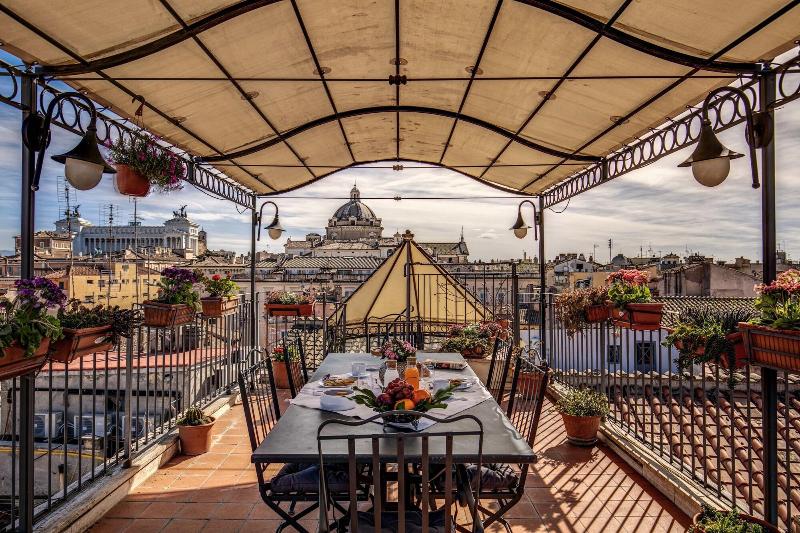 Pantheonview Luxury Suites - Oda