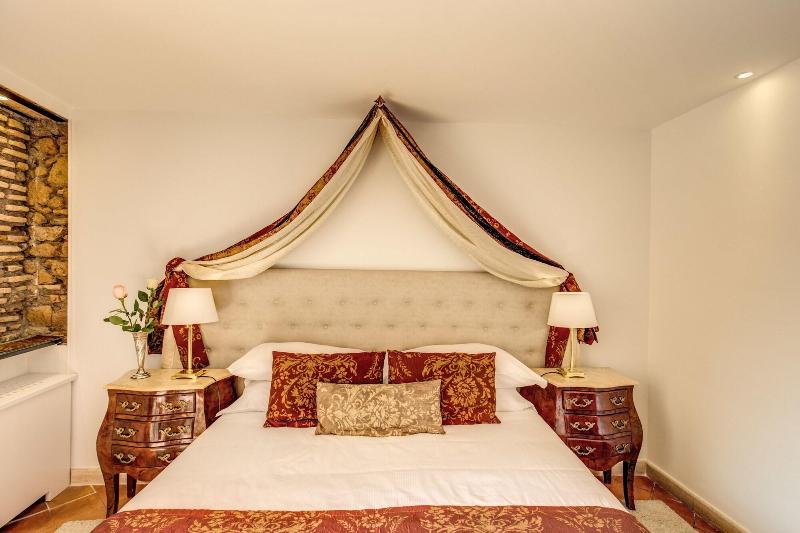 Pantheonview Luxury Suites - Oda