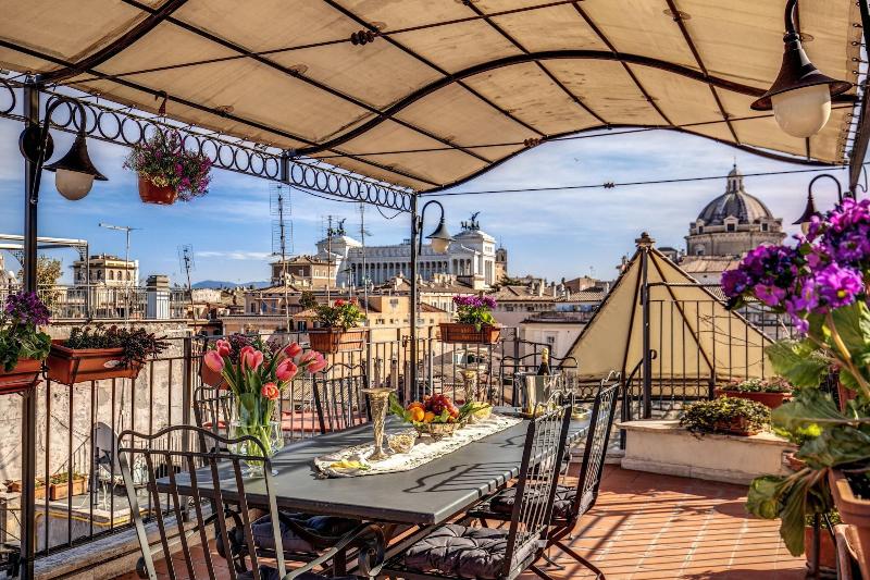 Pantheonview Luxury Suites - Teras
