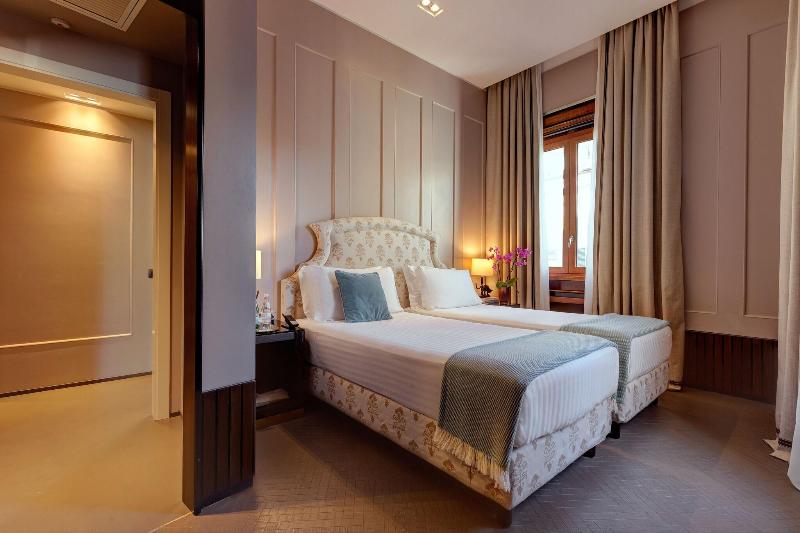 Singer Palace Hotel - Oda