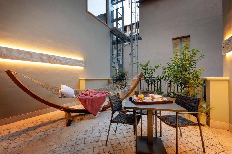 Singer Palace Hotel - Teras