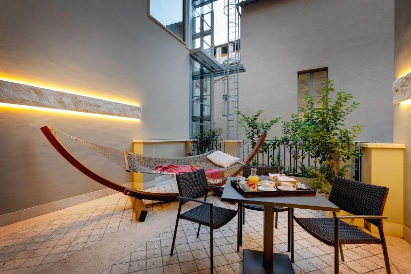Singer Palace Hotel - Teras