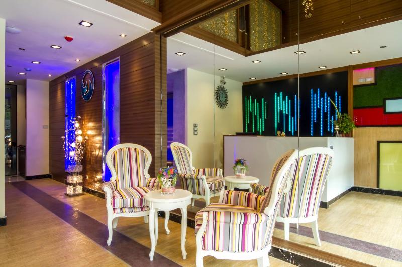 Eleven Avenue Suites - Lobi