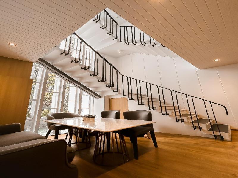 P K Garden Home - Lobi