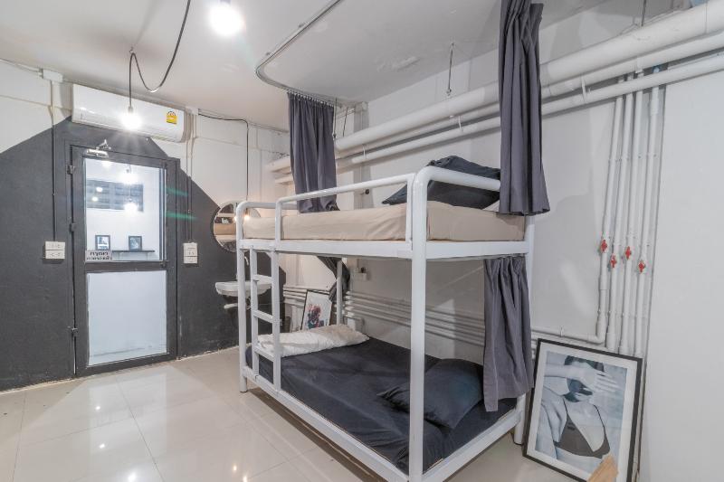 Beige Poshtels by ZUZU - Oda