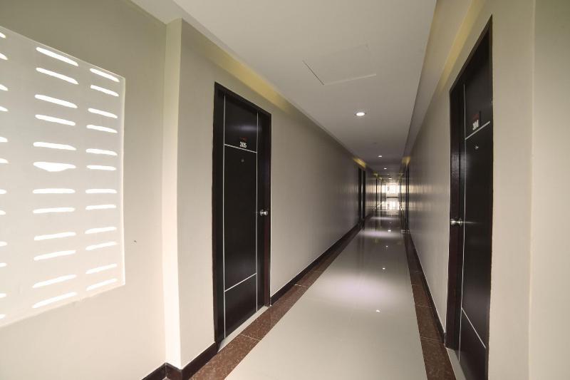 Gold Airport Suites - Lobi
