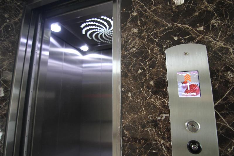 Gold Airport Suites - Lobi