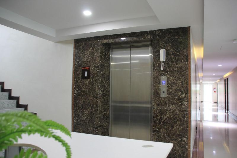 Gold Airport Suites - Lobi
