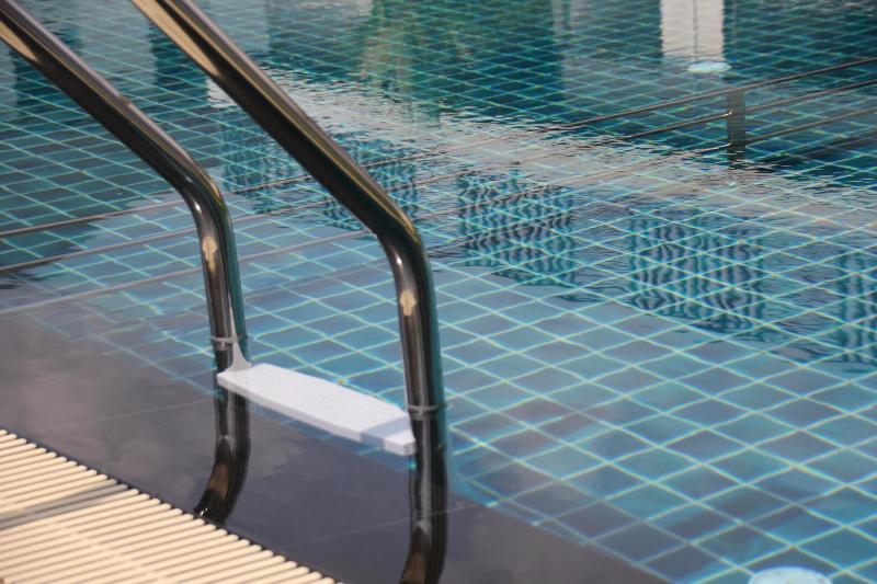 Gold Airport Suites - Havuz