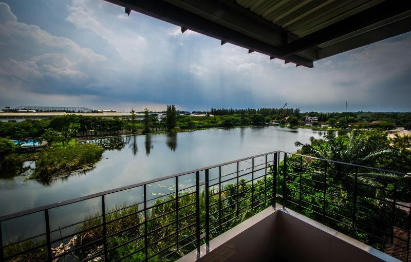 Na Siri Lakeview - Genel
