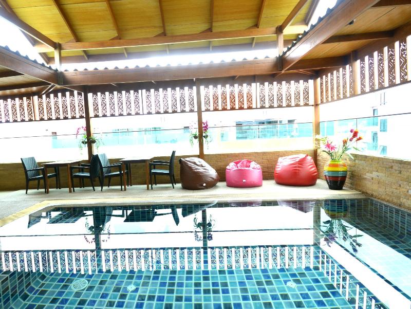 Expat Hotel Patong Center - Havuz