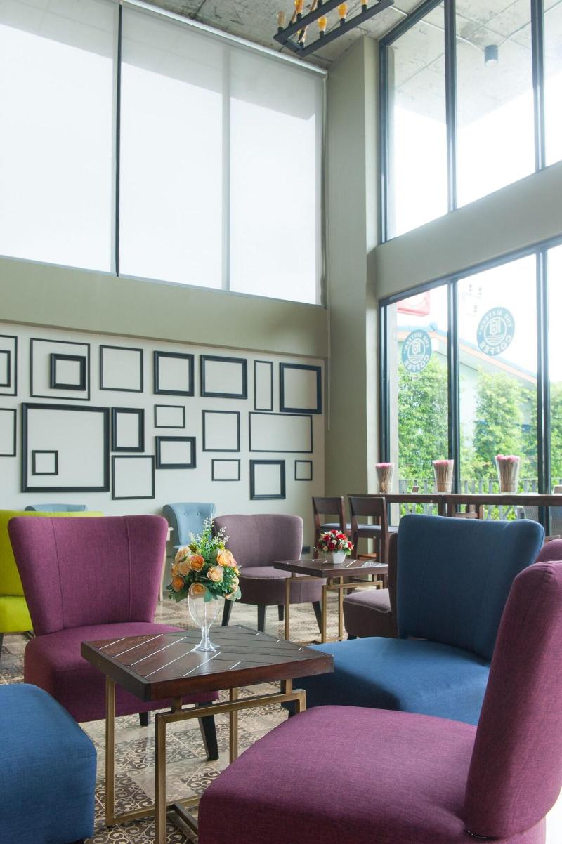 The Sixteenth Naiyang Beach Hotel - Lobi