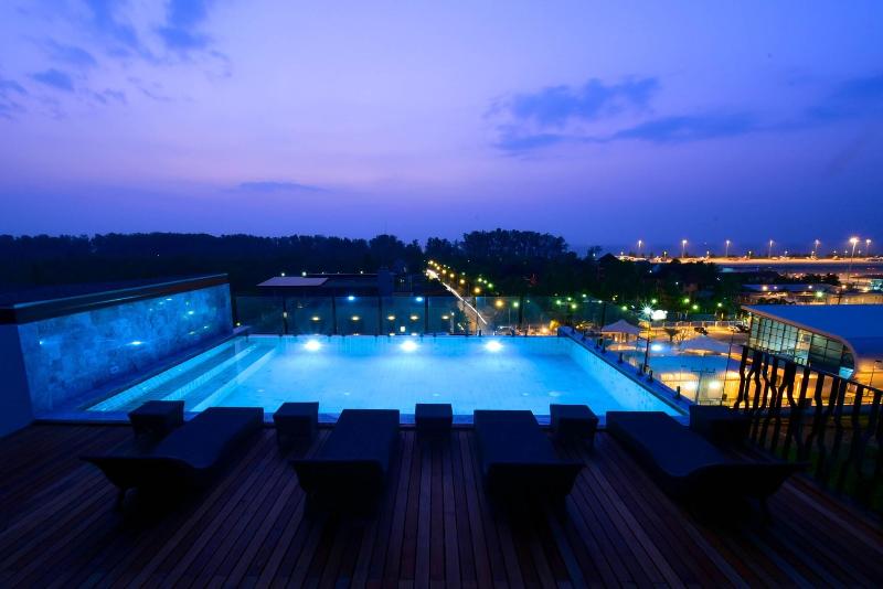 The Sixteenth Naiyang Beach Hotel - Havuz