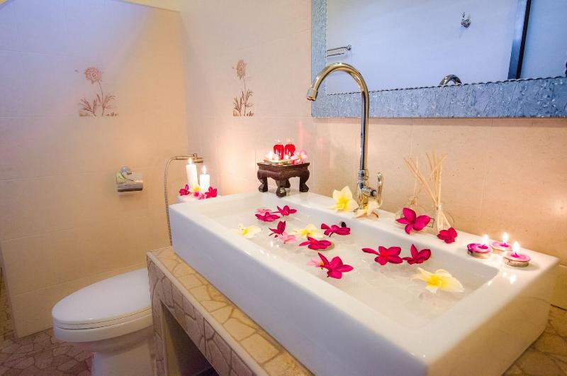 Namphung Phuket - Oda
