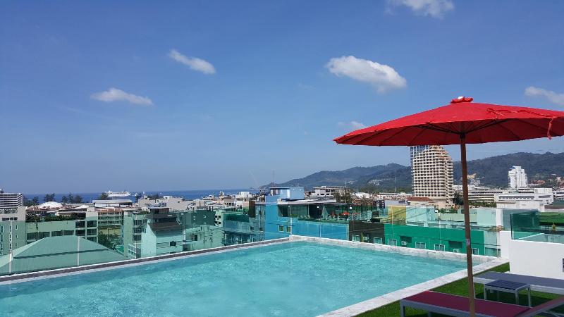 At Patong Hotel - Plaj