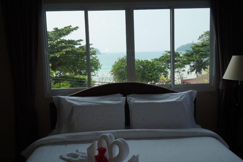 Kata Beachwalk Hotel And Bungalows - Oda