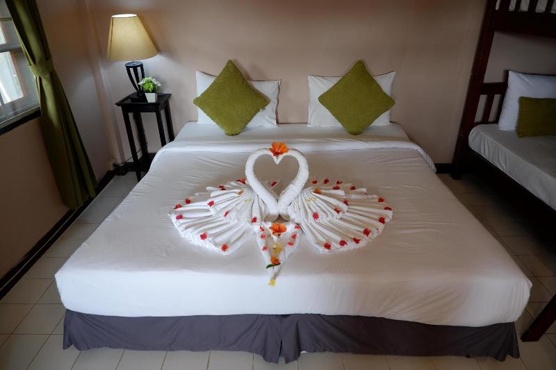 Kata Beachwalk Hotel And Bungalows - Oda