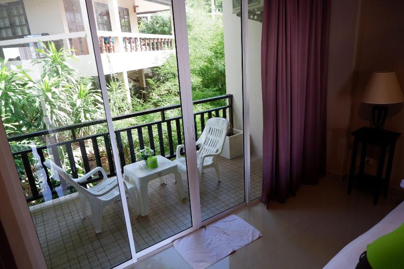 Kata Beachwalk Hotel And Bungalows - Oda