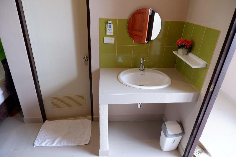 Kata Beachwalk Hotel And Bungalows - Oda