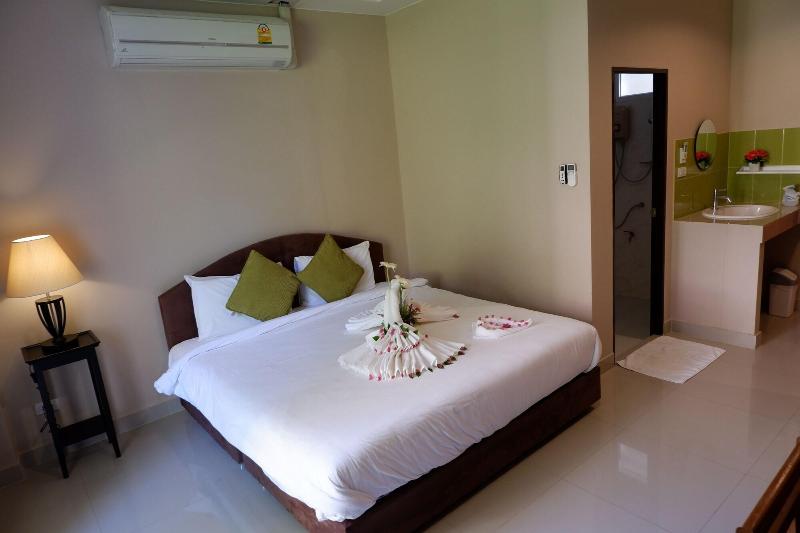 Kata Beachwalk Hotel And Bungalows - Oda