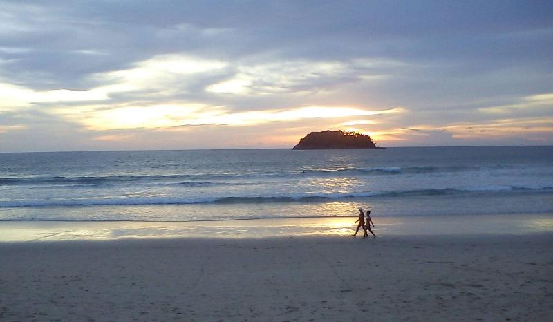 Kata Beachwalk Hotel And Bungalows - Plaj