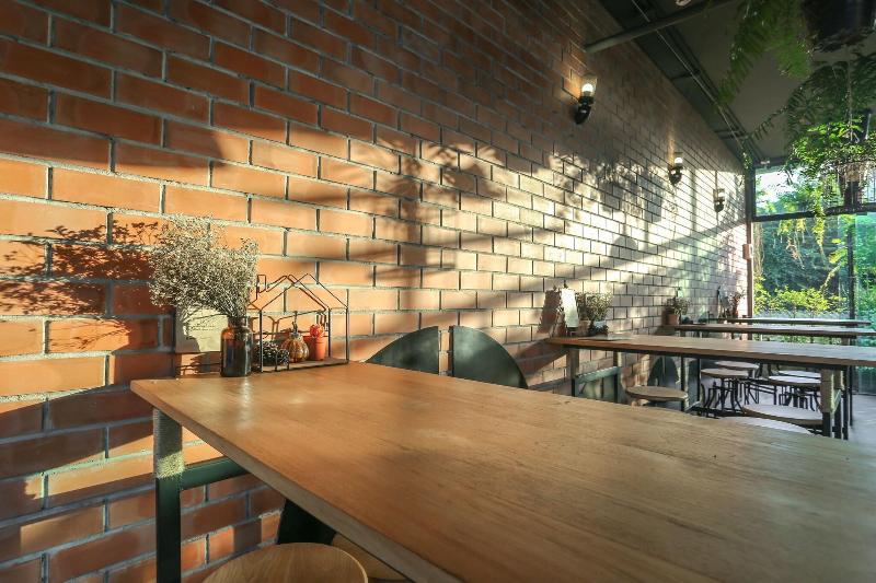 Get Zleep Premium Budget Hotel - Bar