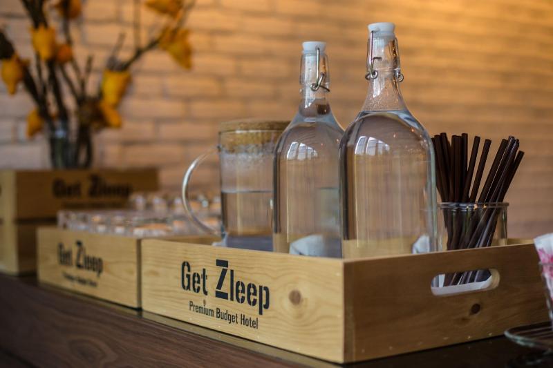 Get Zleep Premium Budget Hotel - Restoran