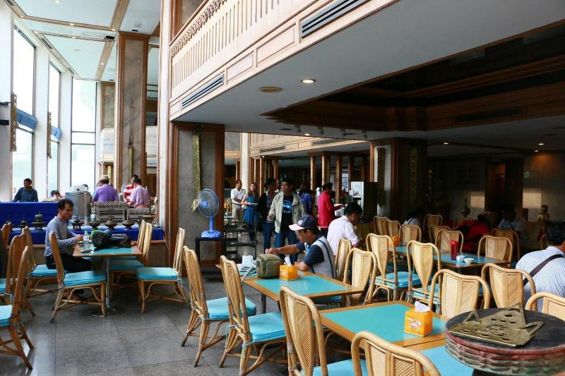 Diamond River Ping Petch Ngam Hotel - Restoran