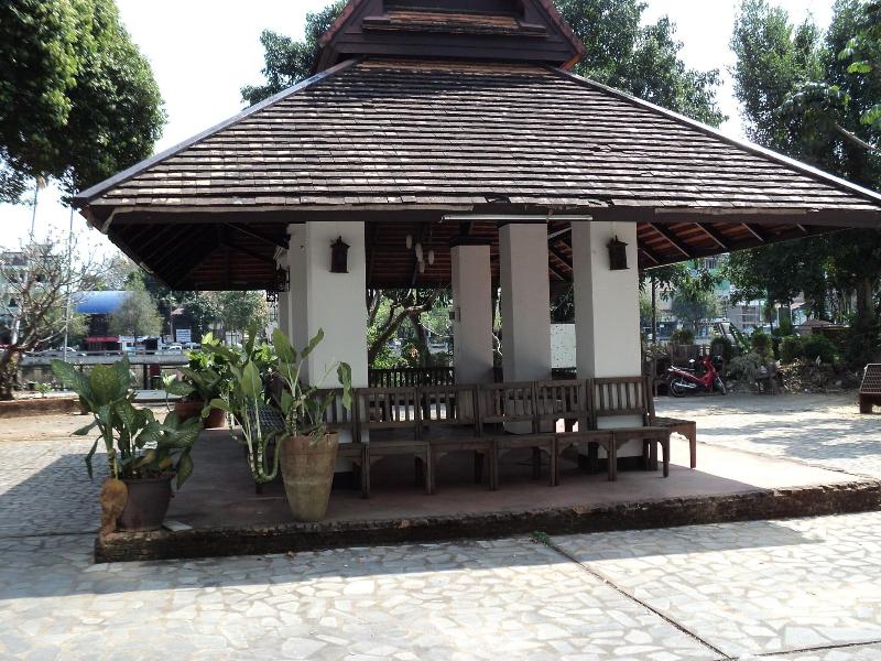 Diamond River Ping Petch Ngam Hotel - Teras