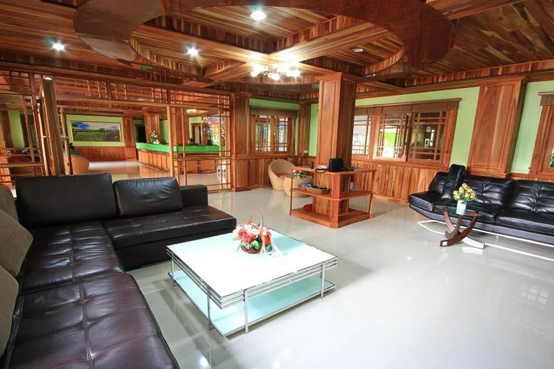 Hiso Place Hotel - Lobi