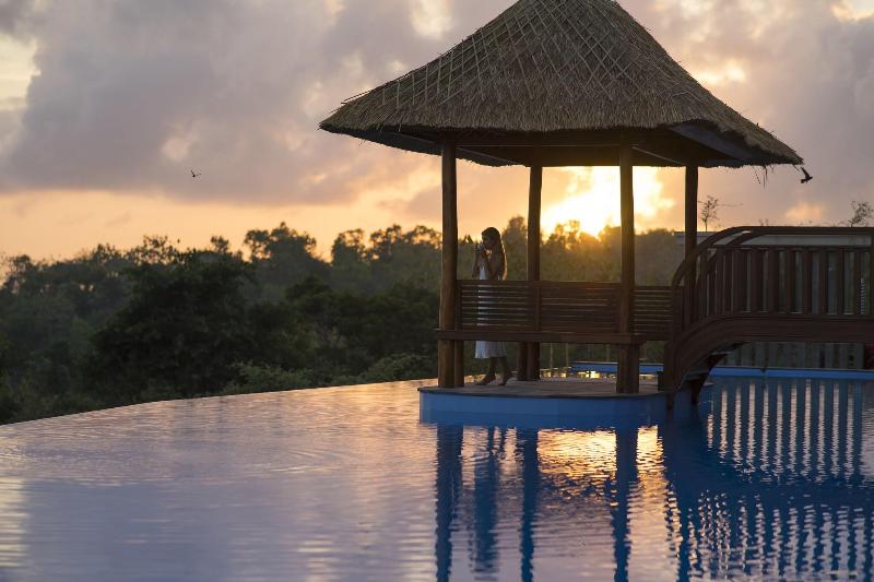 Semabu Hills Hotel Nusa Penida Bali - Havuz