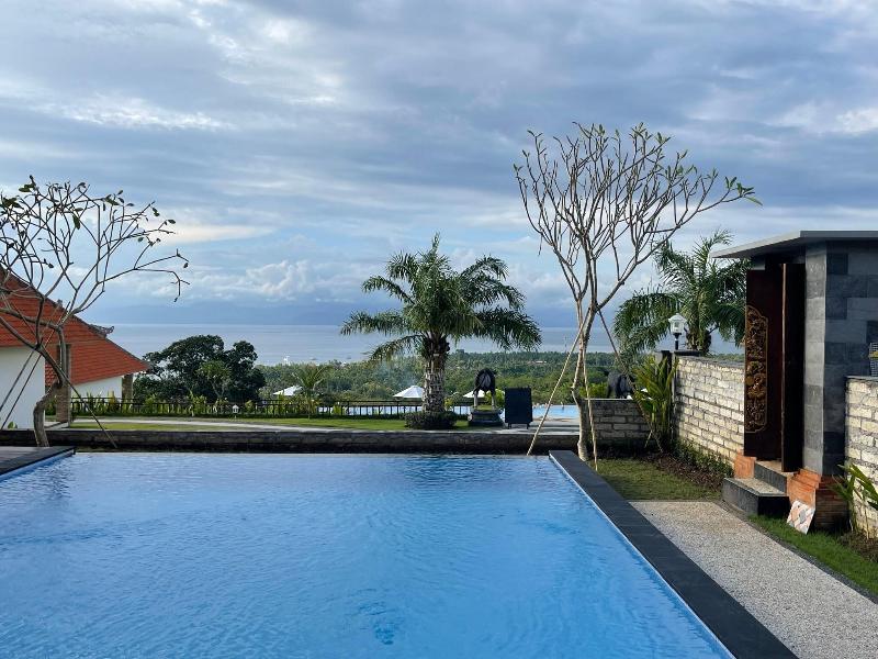 Semabu Hills Hotel Nusa Penida Bali - Havuz