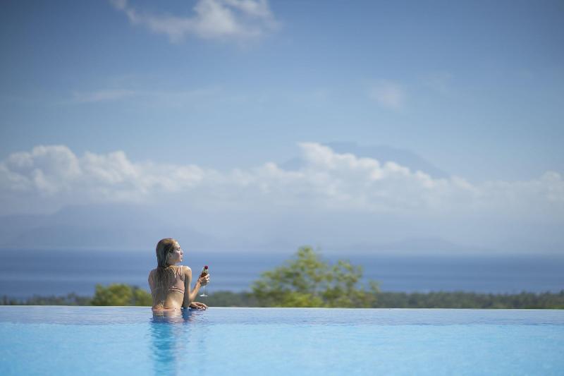 Semabu Hills Hotel Nusa Penida Bali - Havuz
