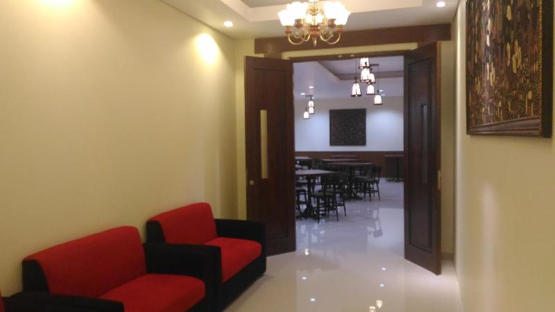 Red Chilies Hotel - Lobi