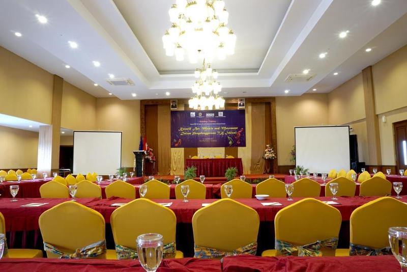 Red Chilies Hotel - Genel
