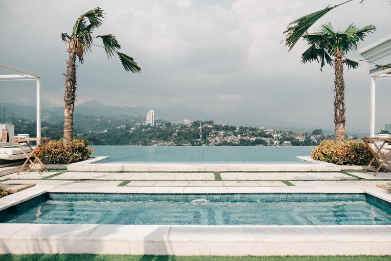 Art Deco Luxury Hotel and Residence Bandung - Havuz