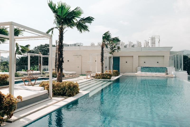 Art Deco Luxury Hotel and Residence Bandung - Havuz