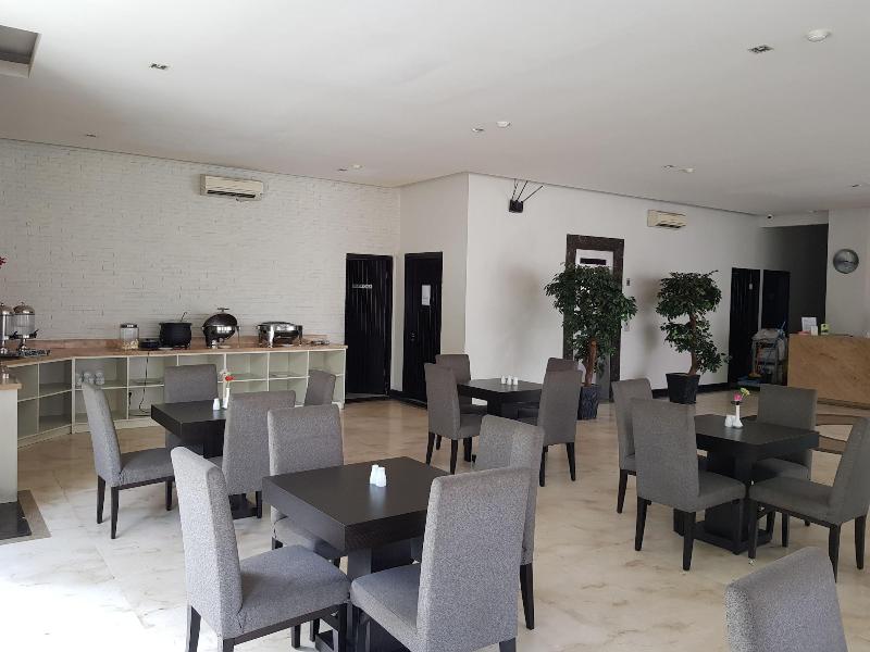 N3 Hotel Zainul Arifin - Restoran