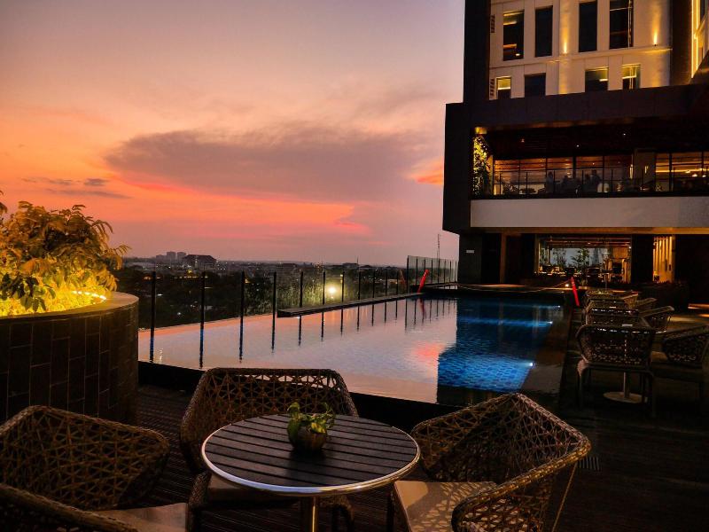 Mövenpick Surabaya City - Havuz